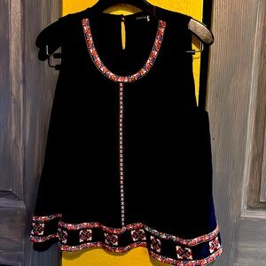 Cliche’ cropped sleeveless blouse